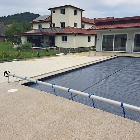 Apartmani Fenestra Tesla I Faust Otočac Εξωτερικό φωτογραφία